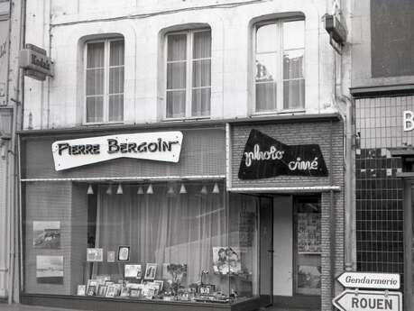 MÉMOIRE EN VITRINES !