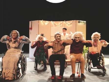 Spectacle "Pourquoi les vieux, qui n'ont rien à faire, traversent-ils au feu rouge?"