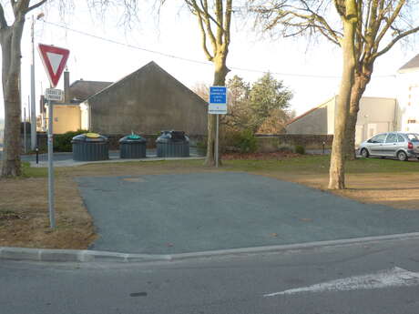 Aire de service municipale de camping car Bressuire- place Labâte