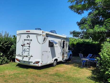 Aire d'accueil de camping car - Camping "Au Lac d'Hautibus" Argentonnay