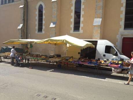 MARCHÉ HEBDOMADIARE D'ANDOUILLÉ