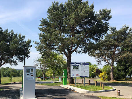 Aire camping-car park de Luché Pringé