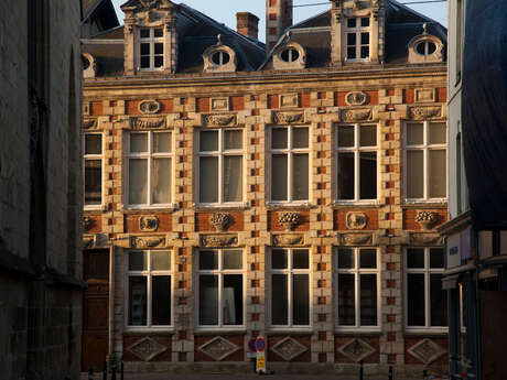 Visite thématique « L’hôtel  Courtin de Torsay et les maisons de la place de la Lice »
