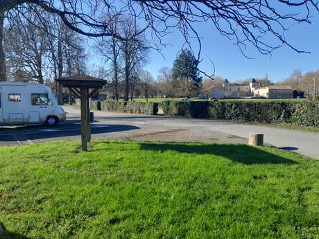 AIRE DE CAMPING-CAR DU PARC DU VIGNAUD