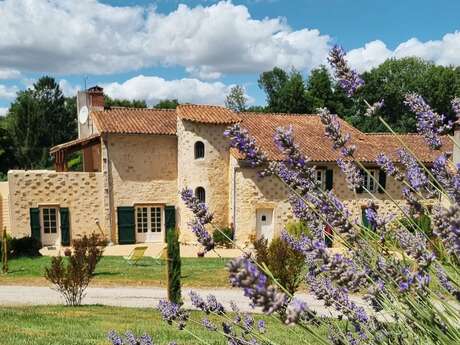 CHAMBRE D'HÔTES ET GÎTES "LE DOMAINE DE LA BASSE BOBINIÈRE"