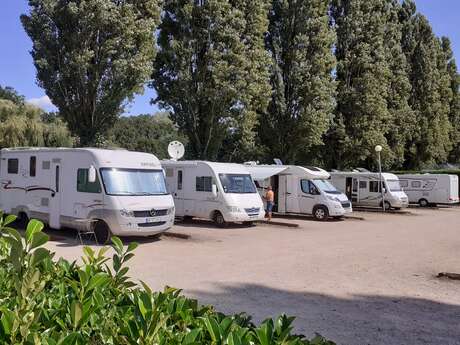 Aire de services camping-cars de Baugé-Le pont des Fées