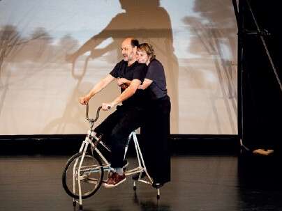 Spectacle de théâtre/cirque : 24 Poses
