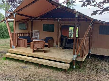 La cabane trappeur safary lodge et son jacuzzi privatif