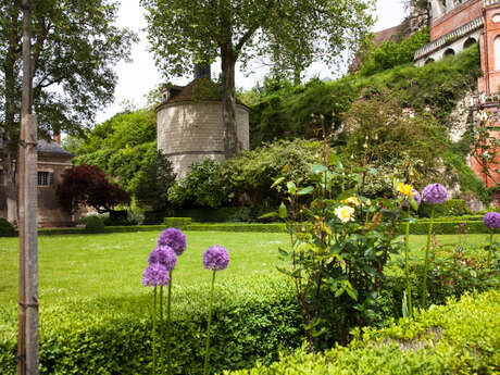 Jardins du château de Poncé sur le Loir