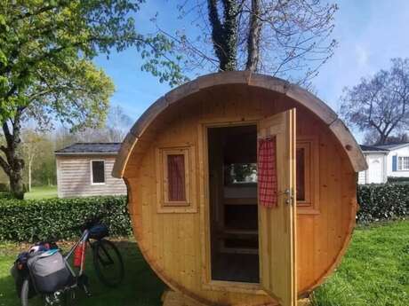 Tonneaux au camping du Lac des Varennes