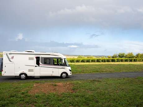 ÉTAPE FRANCE PASSION - AIRE DE CAMPING-CAR AU DOMAINE MERCIER