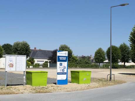 Aire de services camping-cars de Noyant-place du champs de Foire