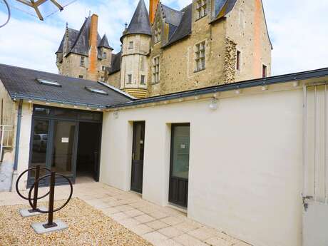 Aire d'arrêt vélo à Bauge