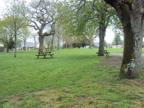 AIRE DE PIQUE-NIQUE_ CHAMP DE FOIRE