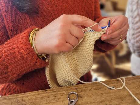 Café tricot à la ferme d'Emilie