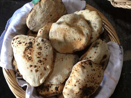 FABRICATION ET VENTE DE FOUACES DANS LE FOURNIL