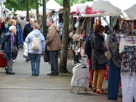 MARCHÉ DE COSSÉ-LE-VIVIEN