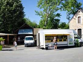 MARCHE DE PROCUCTEURS LOCAUX A MENIL