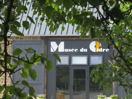 AIRE DE STATIONNEMENT MUSÉE DU CIDRE