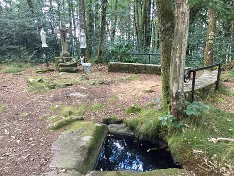 Fontaine et légende de Sainte Geneviève