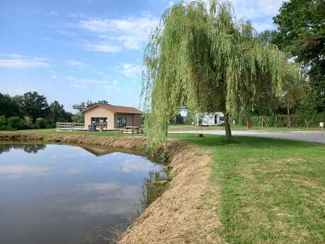 Aire naturelle de camping Les Jonchères