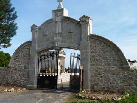 Porte de cimetière