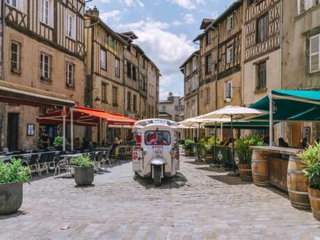 Le TukTuk et la Bénédictine de Limoges