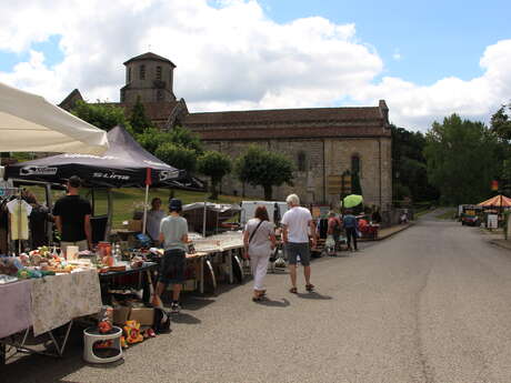 Visiter Les-Salles-Lavauguyon