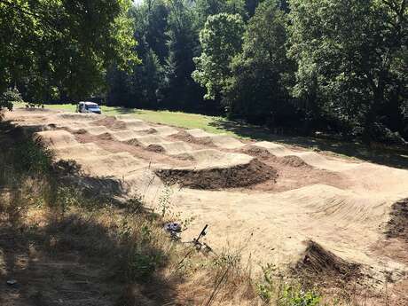 Terrain de vélo dit "Pumptrack"