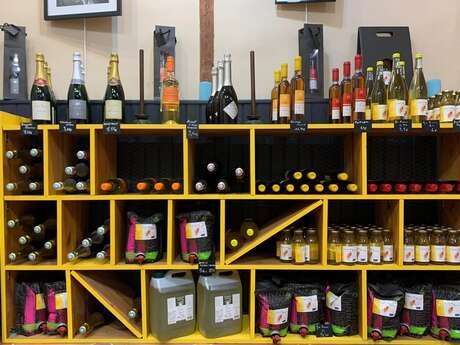CAVEAU BOUTIQUE DOMAINE LA FORGE CARBOU