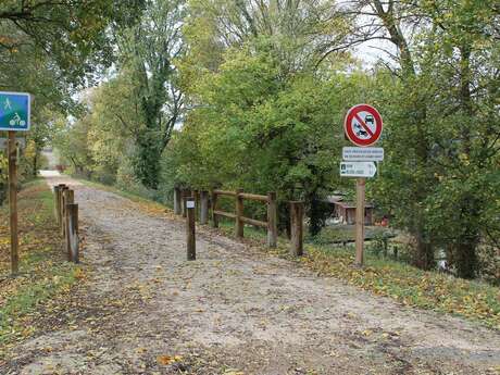 AIRE DE SERVICES POUR CAMPING-CARS - LES ARPENTS VERTS