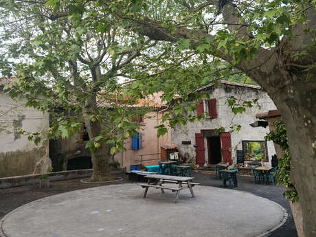 A LA MAISON