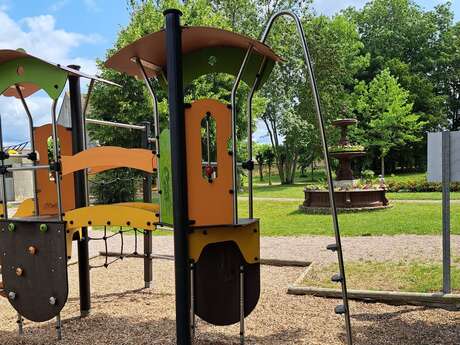 Aire de jeux pour enfants de Saint-Pierre-sur-Dives