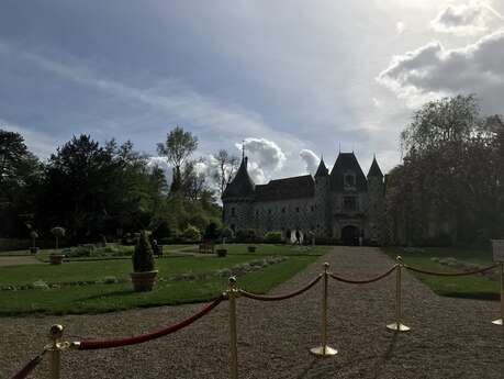 Autour du château de Saint-Germain-de-Livet - Départ : Saint-Germain-de-Livet