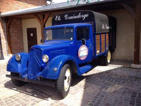 Exposition du "Citroën U23" au Village Fromager - Livarot