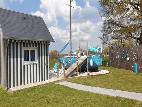 Le bateau du parc du bien être - Chez Elodie Baize