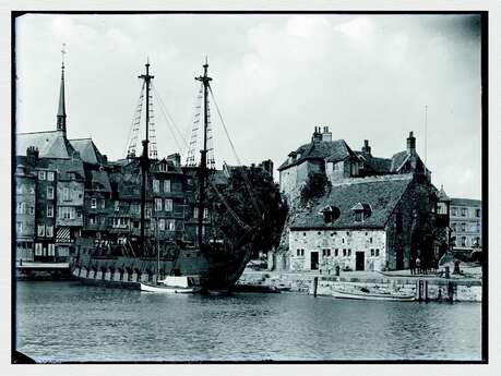 Exposition de photographies "Balade dans le Pays d'Auge avec Gabriel Bretoq" au Village Fromager - Livarot