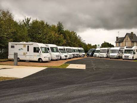 Aire de stationnement - Saint-Julien-le-Faucon