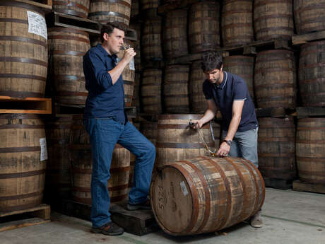 Visite Maitre de Chai de la distillerie Warenghem | Whisky Armorik