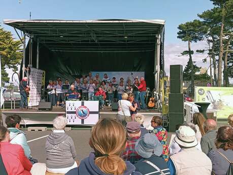 « chasseurs d’écume » de l’association des plaisanciers des ports de Perros-Guirec ☘️