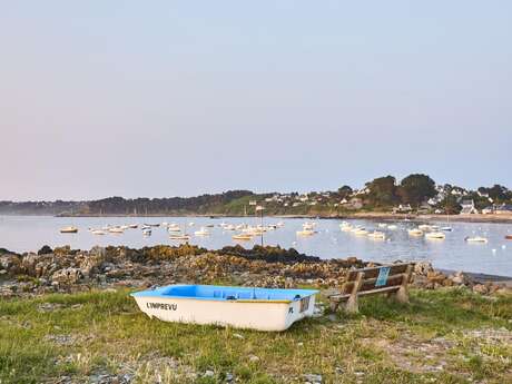 Baie de Lannion en bateau avec escale libre à Locquémeau