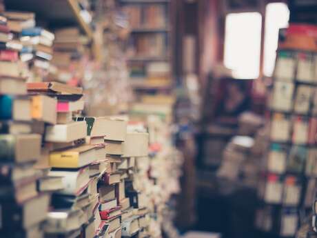 Foire aux livres, cartes postales