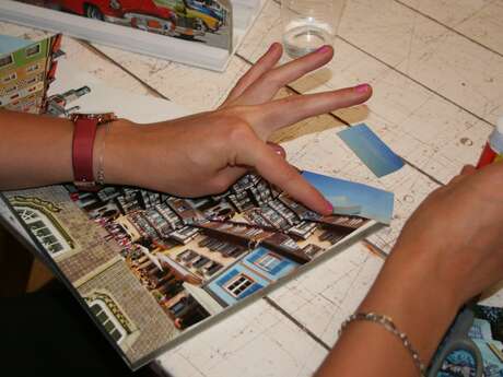 Les vacances au MAAP : A table ! On colle !