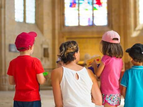 Découvre le Château de Biron en t'amusant / Have fun discovering the castle