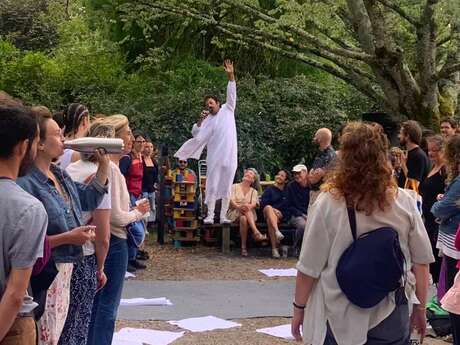 Théâtre de rue et Concert par "La Flambée"