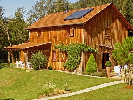 Le Hameau du Sentier des Sources / La Grange aux amis