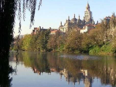 La rivière Isle autour et dans Périgueux