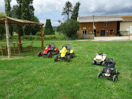 Jeux en famille à la Ferme Javerzac