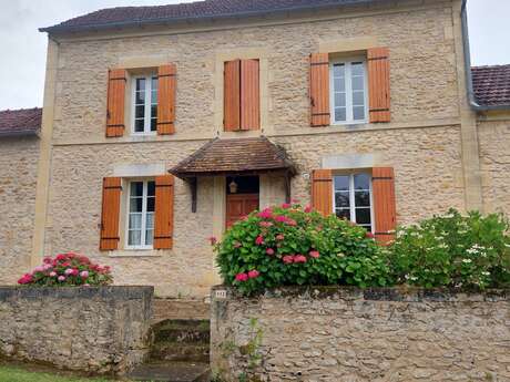 Maison des Hortensias  à 500 m des bords de rivière