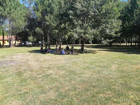 Yoga dans le jardin